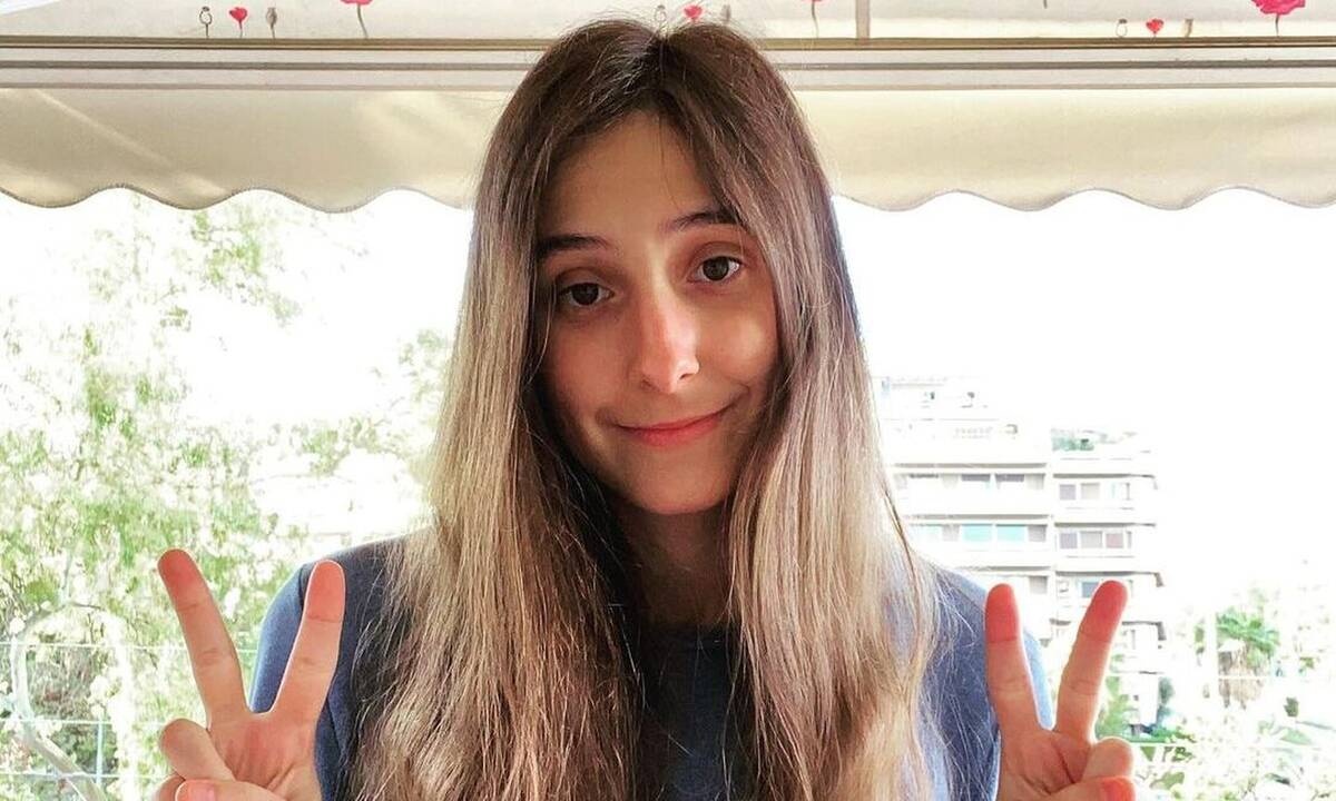 Ο γιος της Αθερίδου έχει μεγαλώσει και είναι ένας κούκλος! Σε ποιον μοιάζει;