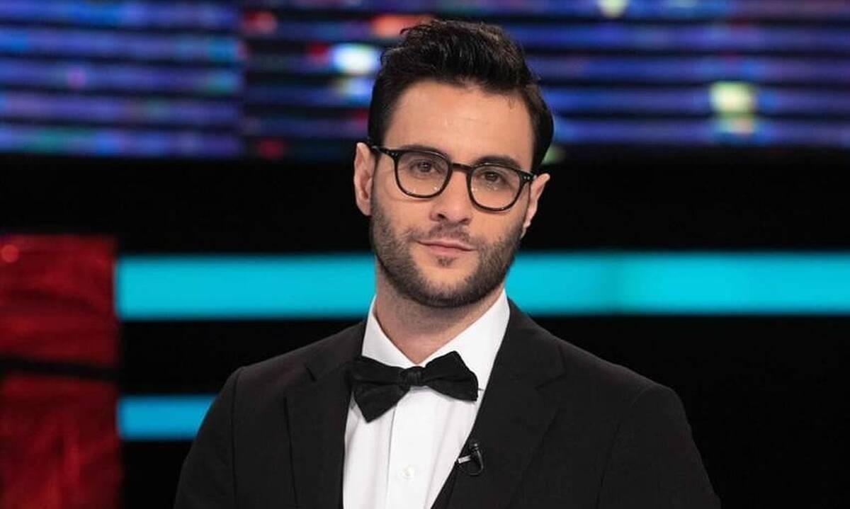 Ίαν Στρατής: Λύνει... το μυστήριο με τη γάτα και τη Μαίρη Συνατσάκη!