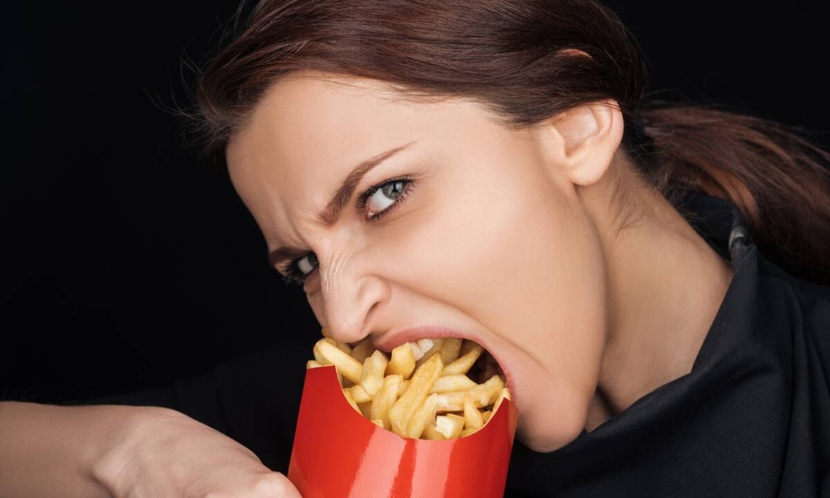 Υπερφαγία: 4 συμπτώματα που πρέπει να προσέξετε (εικόνες)