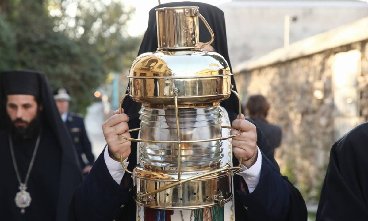 Πάσχα 2021 - Άγιο Φως: Τι θα γίνει φέτος με την παραλαβή και την μεταφορά του