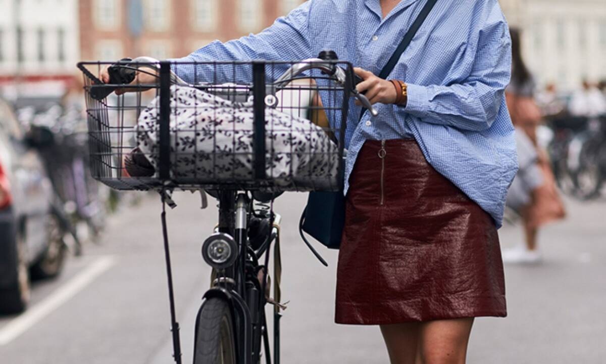 Οδηγός Αγοράς: 10 mini φούστες για αυτήν την εποχή που δεν φοράμε πια καλσόν