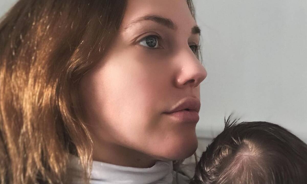 Meryem Uzerli: Ποζάρει για πρώτη φορά με τις δύο κόρες της (pics)