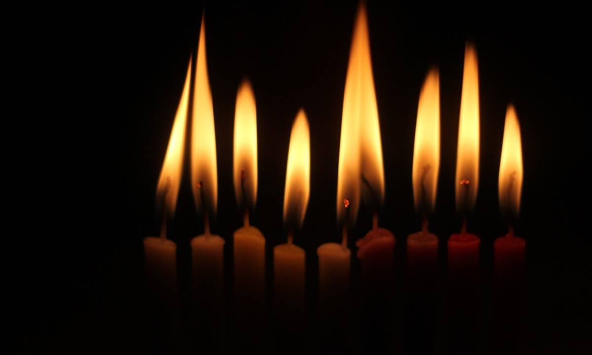 Πώς αφαιρείς τον λεκέ από κερί που μπορεί να πέσει στα ρούχα  (video)