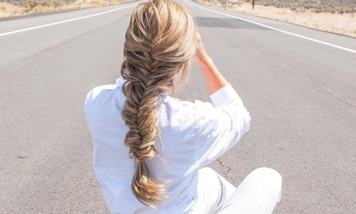 Φτιάξε μόνη σου την πιο στυλάτη πλεξούδα του TikTok