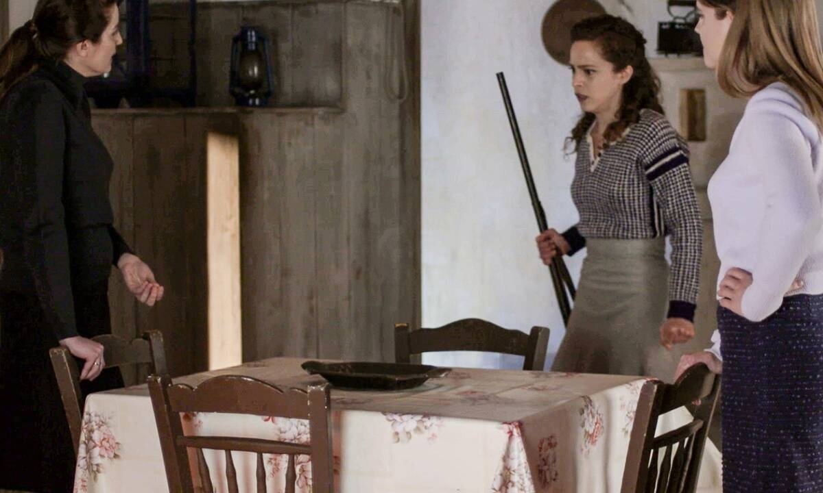 Άγριες Μέλισσες: Το απόλυτο ζευγάρι κάνει Πάσχα στη Σύρο (αποκλειστικές φωτογραφίες)