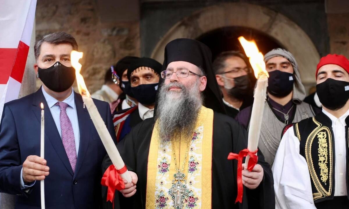 Πάσχα 2021: Στην Αθήνα το Άγιο Φως - Mεταφέρει το μήνυμα της Ανάστασης