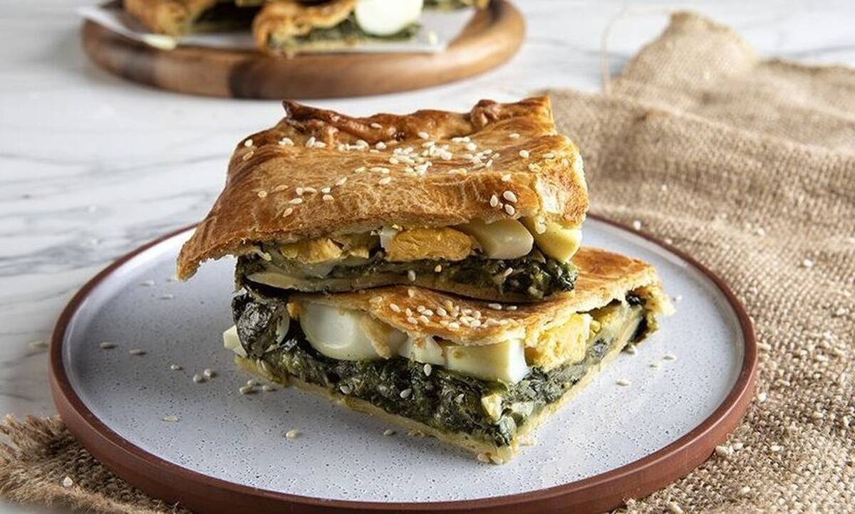 Πίτα με αβγά και σπανάκι από τον Άκη Πετρετζίκη