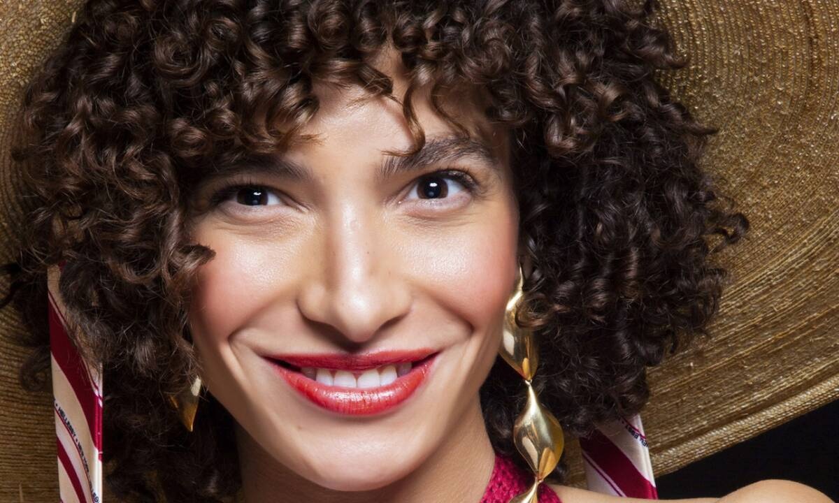 5+1 hacks για να απογειώσεις τα σγουρά μαλλιά σου