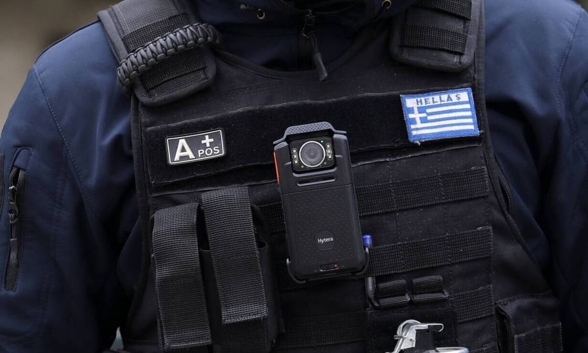 Σκοτώθηκε αστυνομικός που υπηρετούσε σε φρουρά στελέχους της κυβέρνησης– Έπεσε από τον 5ο όροφο