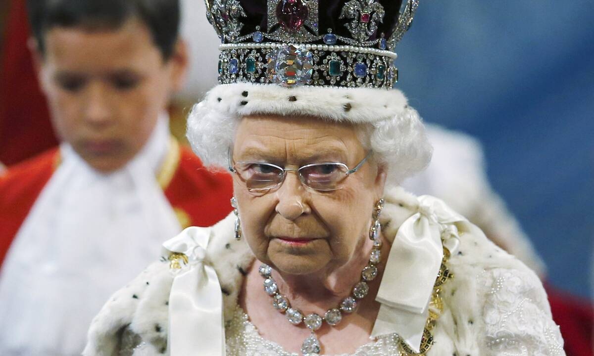 Αυτός είναι ο λόγος που ποτέ δε θα δεις τη βασίλισσα Ελισάβετ με κινητό