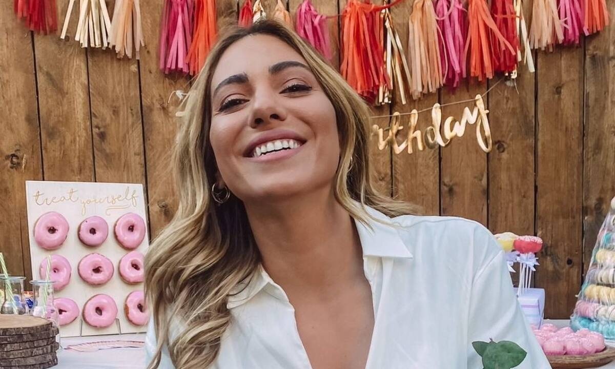 Το φαντασμαγορικό και... πολύχρωμο πάρτι της Ευρυδίκης Βαλαβάνη την πρώτη μέρα άρσης του lockdown