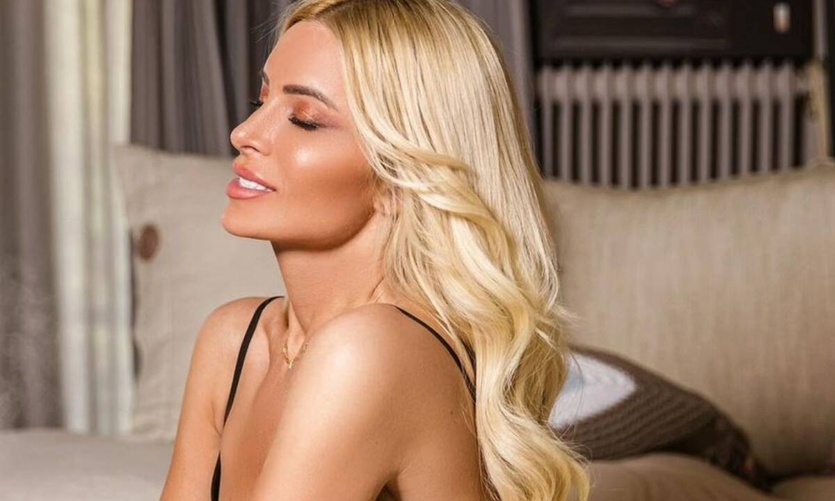 Κατερίνα Καινούργιου: Η photo με το πιο σέξι, mini ρούχο στο σαλόνι της