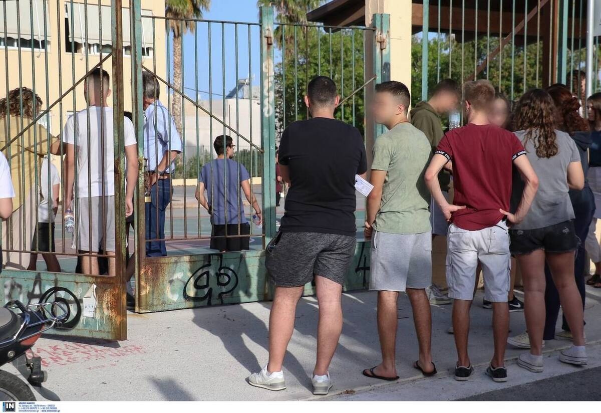 Πανελλαδικές 2021: Με SMS στο κινητό θα ενημερωθούν για βαθμολογίες και βάσεις οι υποψήφιοι