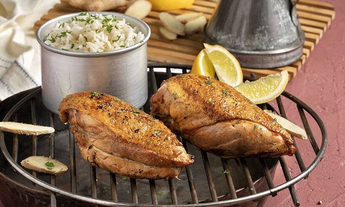 Καπνιστό στήθος κοτόπουλου από τον Άκη Πετρετζίκη