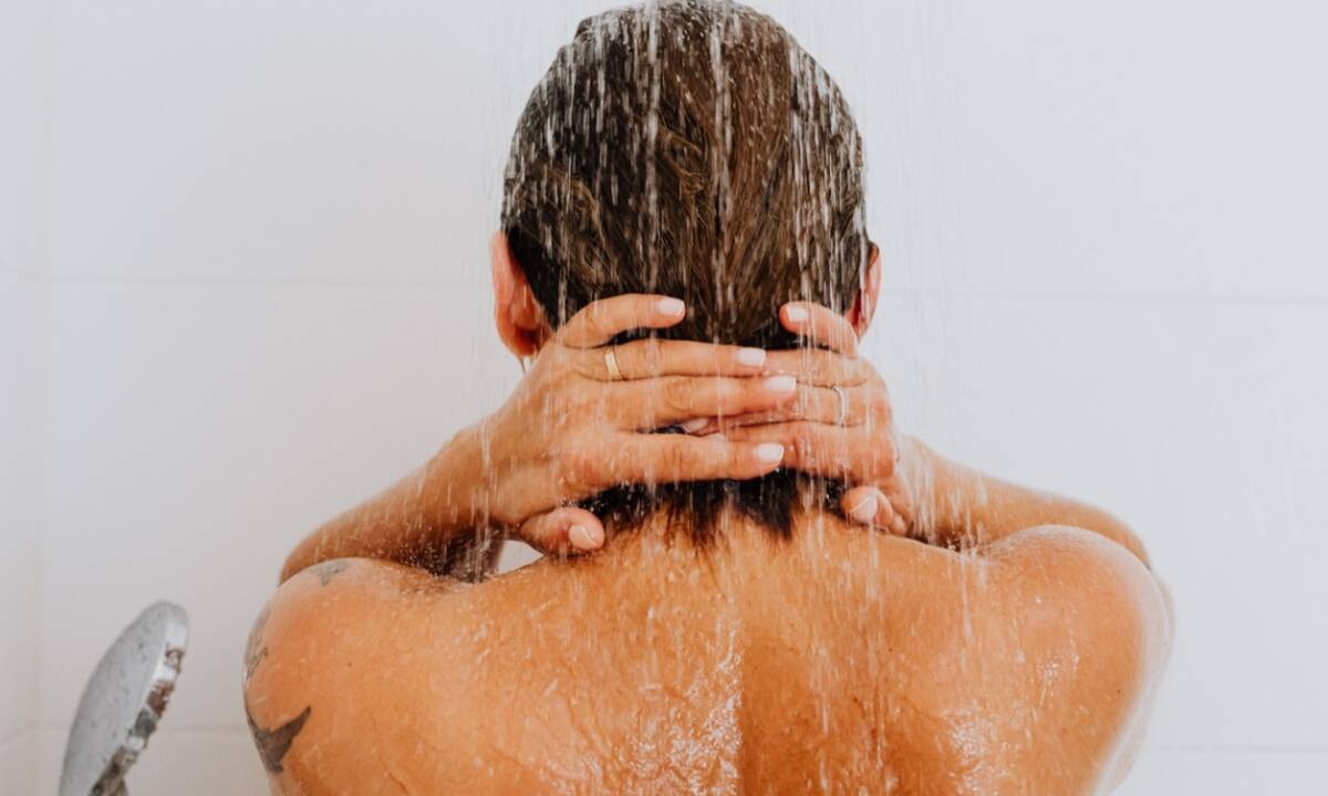 Πόσο συχνά πρέπει τελικά να κάνουμε μπάνιο;
