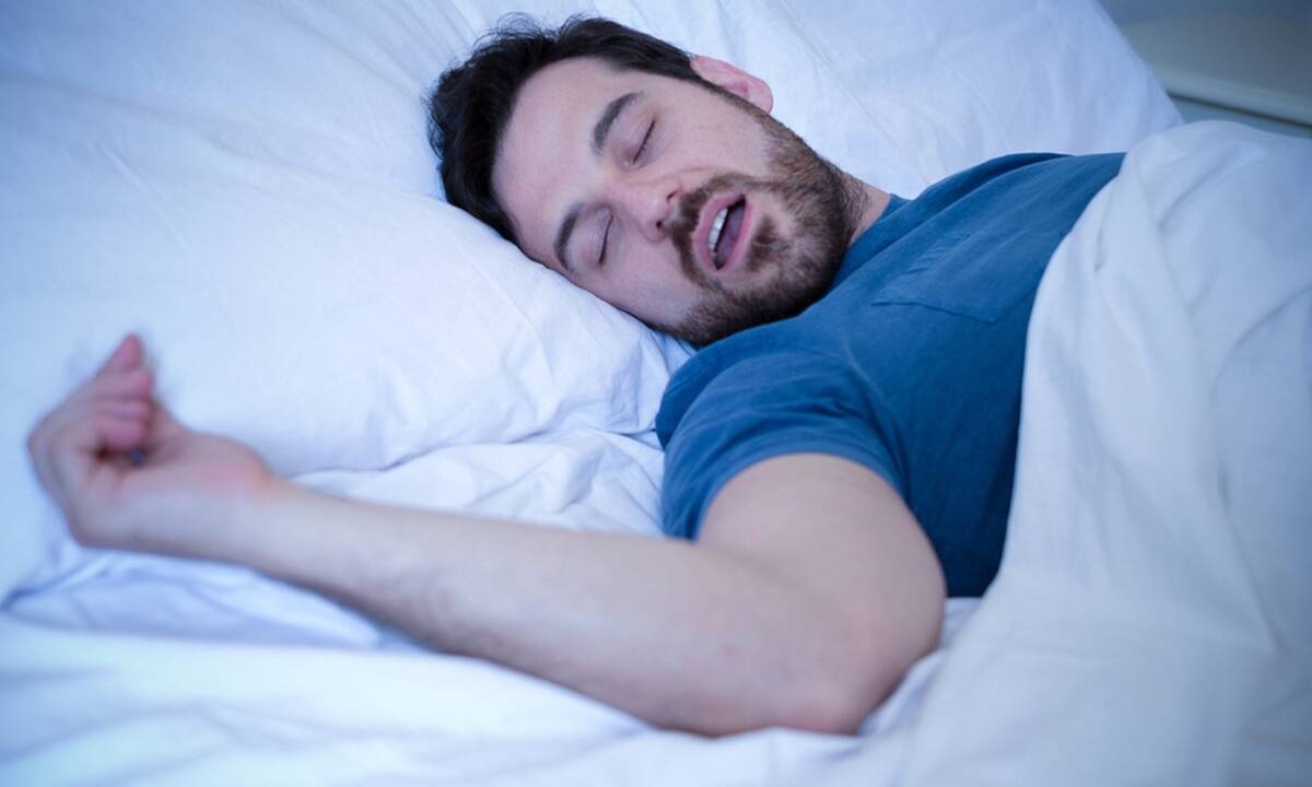 Ροχαλητό: 8 αιτίες που το προκαλούν (εικόνες)