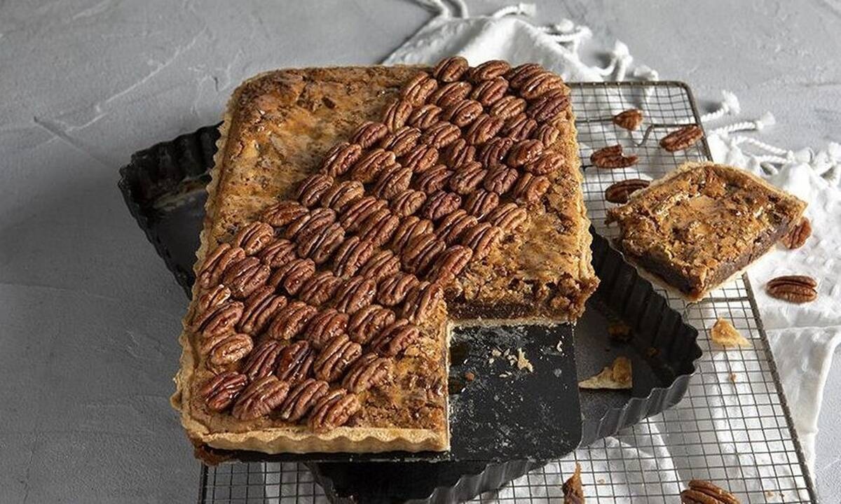 Τάρτα με πεκάν, σοκολάτα και καραμέλα από τον Άκη Πετρετζίκη