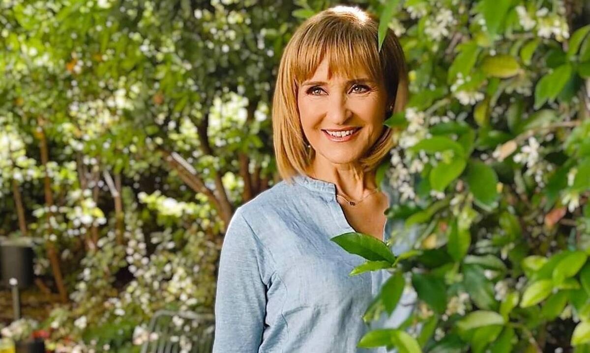 Μάρα Ζαχαρέα: «Κάθε μέρα ανακοίνωνα αριθμό νεκρών και διασωληνωμένων με έναν κόμπο στο στο­μάχι»