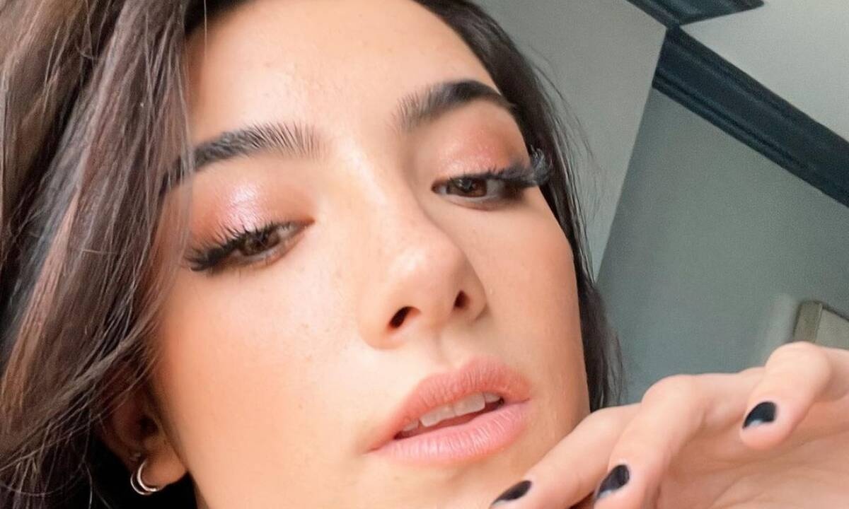 Charli D'Amelio: Το νέο της post ξεπέρασε τα 3 εκατομμύρια likes και πρέπει να το δεις