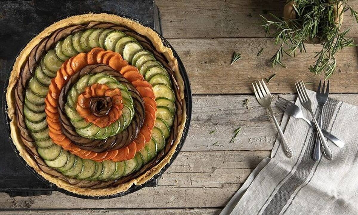 Φτιάξτε τάρτα λαχανικών όπως ο Άκης Πετρετζίκης