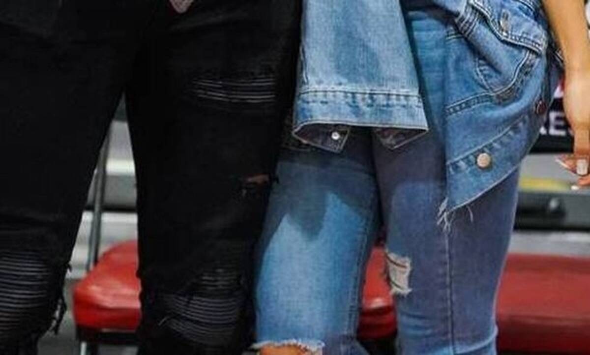 Την παράτησε στα... κρύα του λουτρού και επέστρεψε στη γυναίκα του (pics)