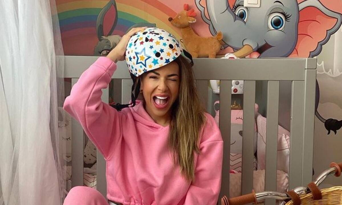 Ελένη Χατζίδου: Στη θάλασσα με τη μικρή Μελίτα (pics)