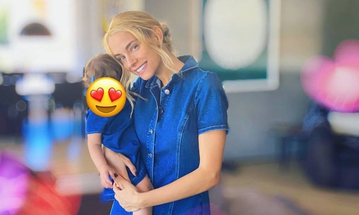 Δούκισσα Νομικού: Μας δείχνει τι φόρεσε η μικρή Αναστασία στη βόλτα