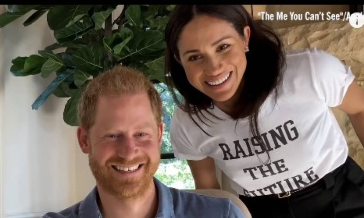 Το μπλουζάκι της Meghan Markle που θέλουν όλες, κοστίζει μόνο 30 ευρώ