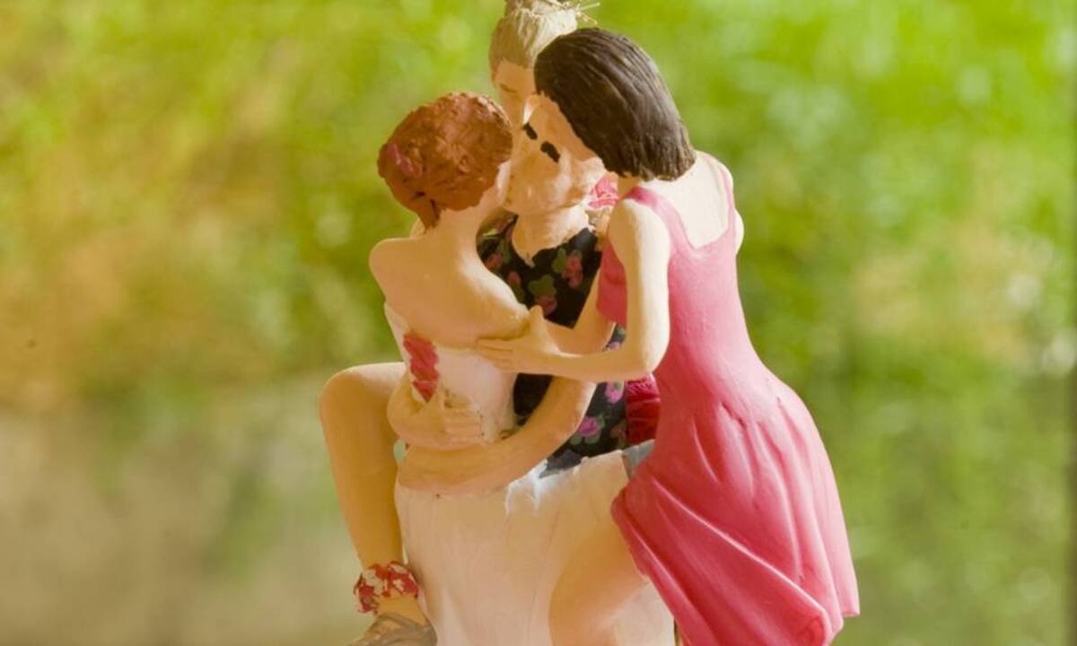 Τα 3 ζώδια που δεν φοβούνται να πειραματιστούν με την πολυγαμία!