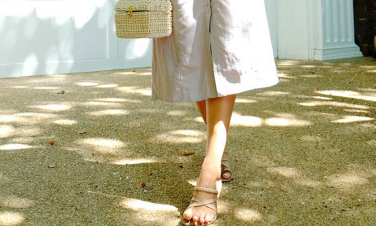 7 σανδάλια ντουντ που ταιριάζουν με όλα τα καλοκαιρινά φορέματα (photos)