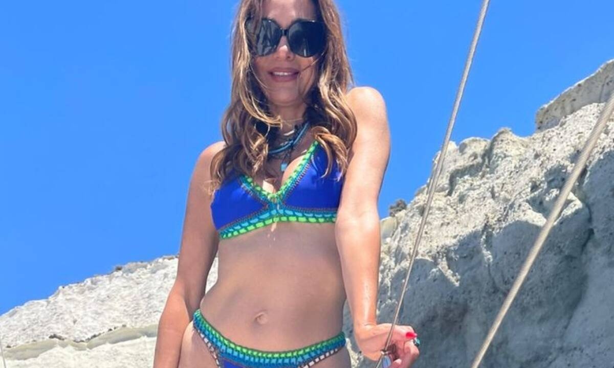 Η Δέσποινα Βανδή φόρεσε το απόλυτο μπικίνι και να πώς θα αντιγράψεις το λουκ