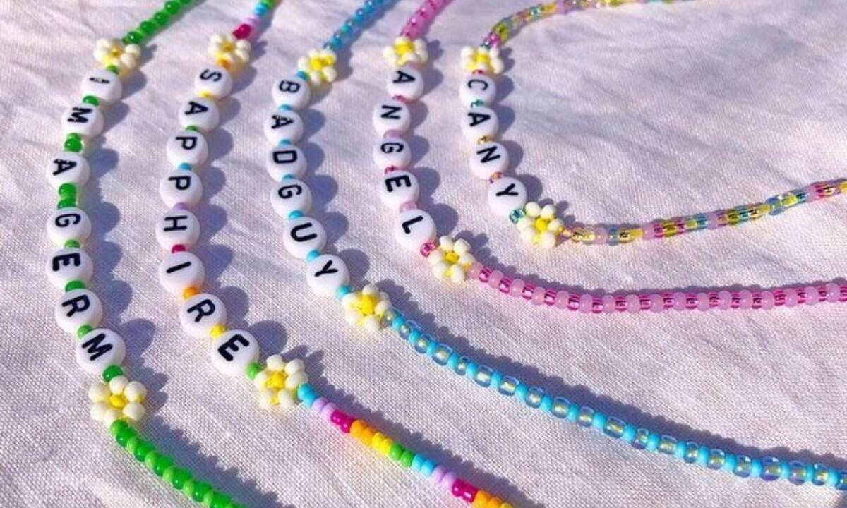 Τα πολύχρωμα κοσμήματα με χάντρες πρέπει να είναι η επόμενη αγορά σου