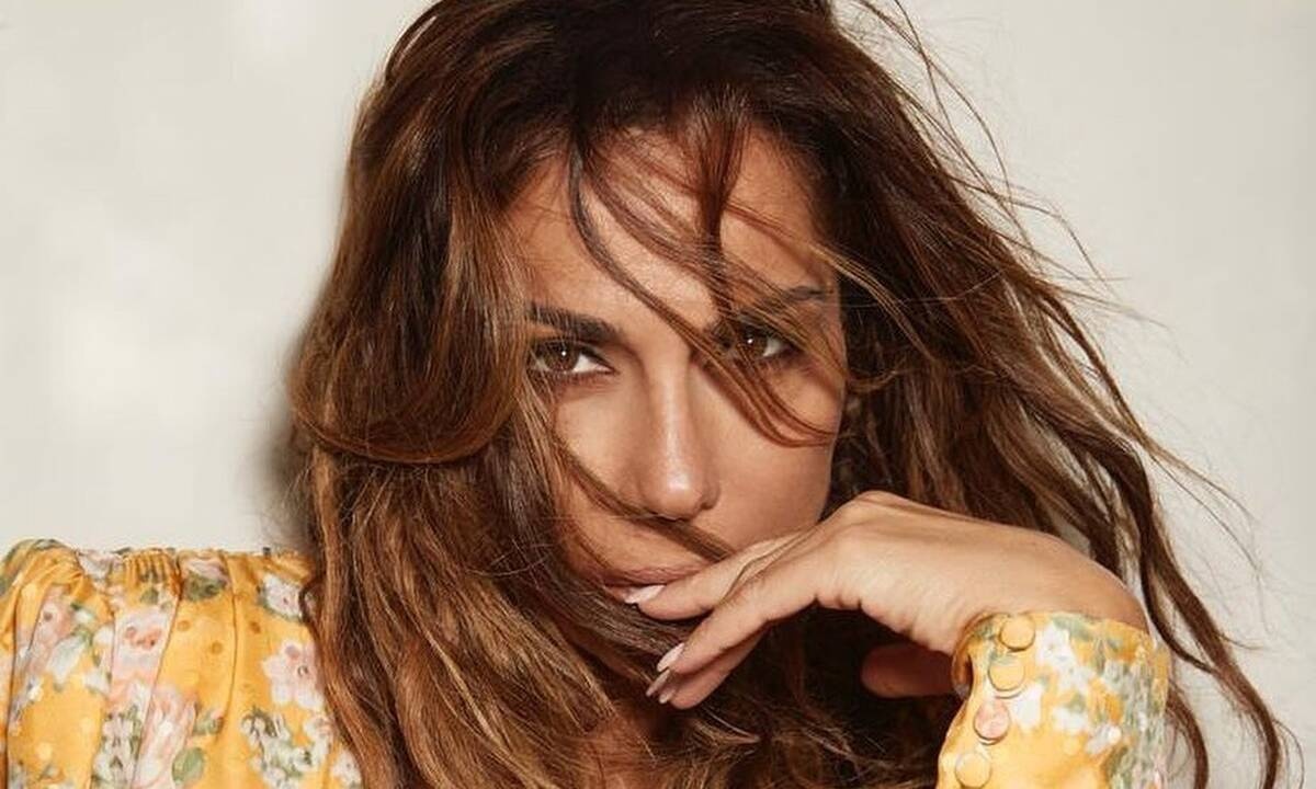 Δέσποινα Βανδή: Ποζάρει με μαγιό και βάζει κάτω πολλές 20άρες