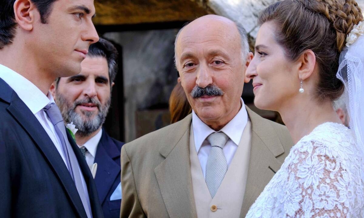 Spoiler Άγριες Μέλισσες: Κούκλος ο πρώην της Ελένης - Αλλάζουν όλα  τον χειμώνα στο Διαφάνι