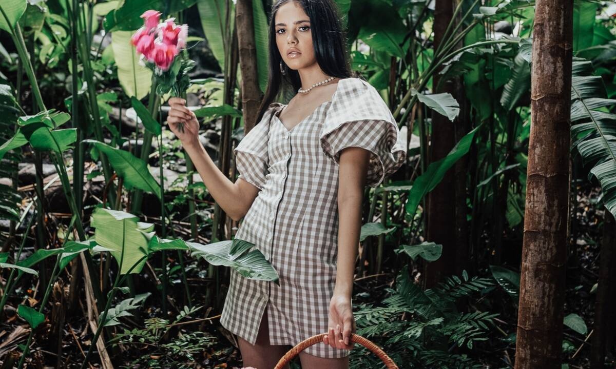 Θα βγεις βόλτα με τις φίλες; Δες 5 mini φορέματα που δε θα βαρεθείς