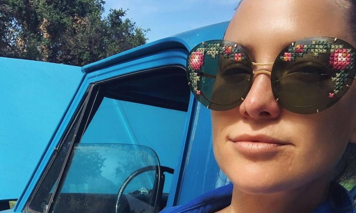 Kate Hudson: Οι διακοπές στην Ελλάδα και τα καυτά φιλιά που κάνουν τον γύρο του διαδικτύου