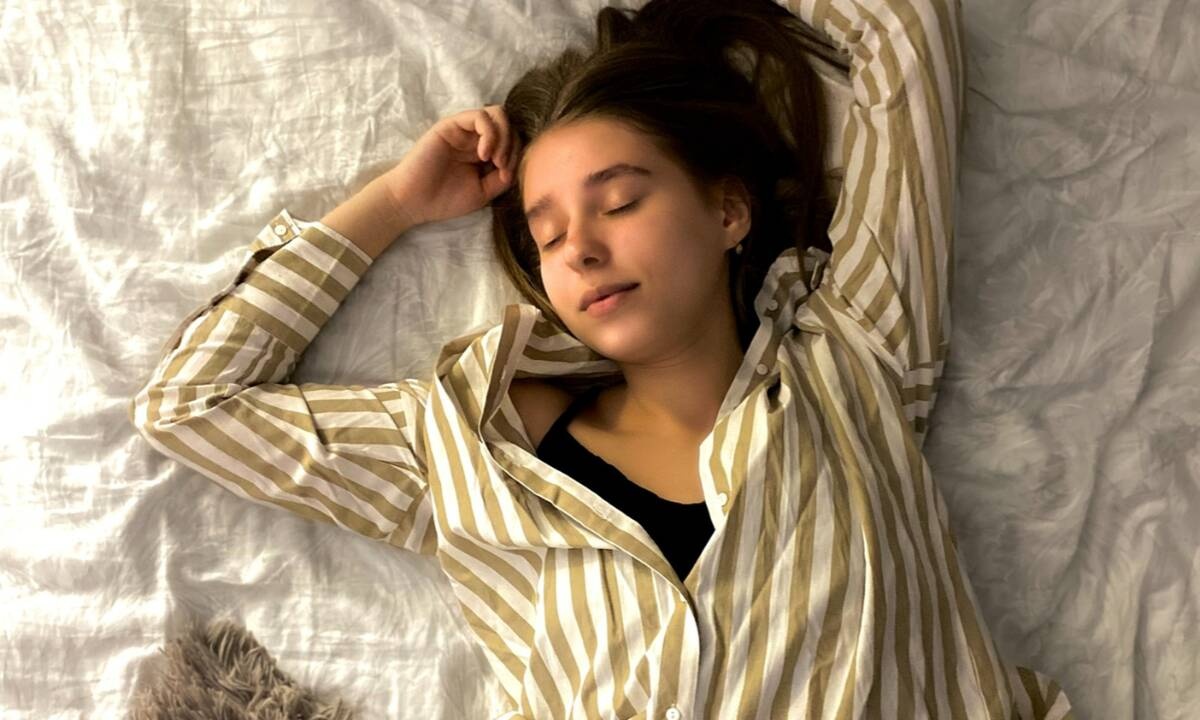 5 απλά tips που θα σε βοηθήσουν να κοιμηθείς καλύτερα