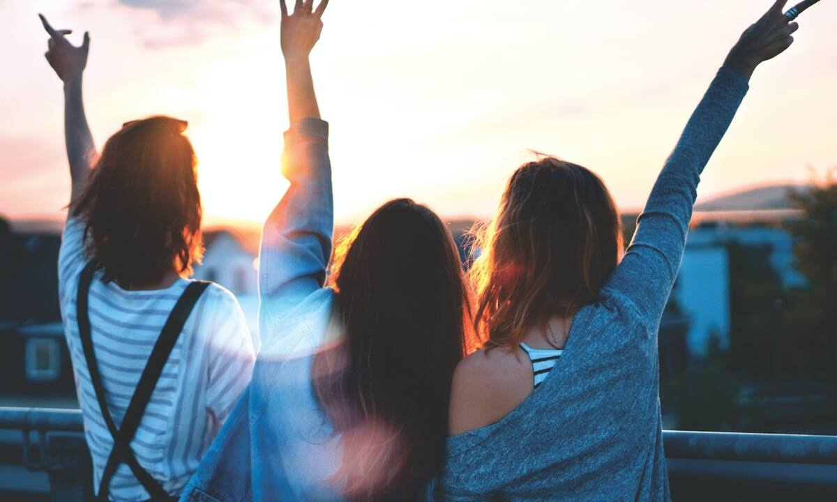 Είσαι ντροπάλή και δεν βρίσκεις φίλους; Δες 4 πράγματα που μπορείς να κάνεις