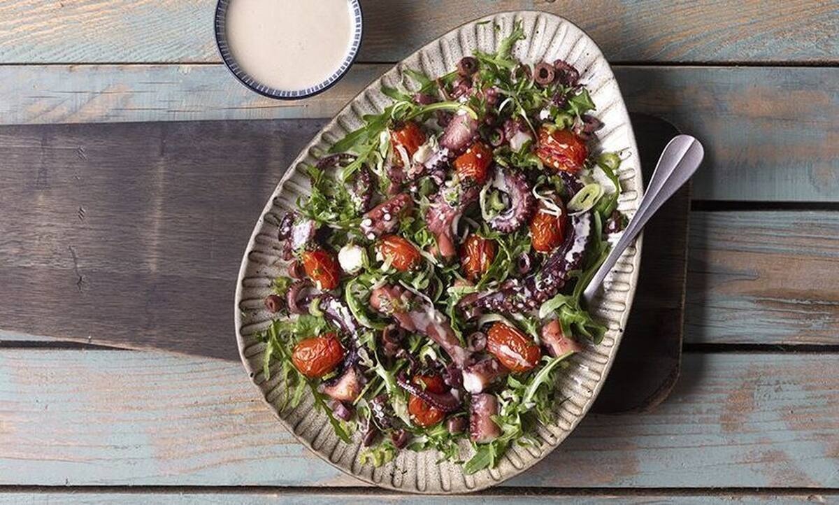Καλοκαιρινή σαλάτα με χταπόδι από τον Άκη Πετρετζίκη!