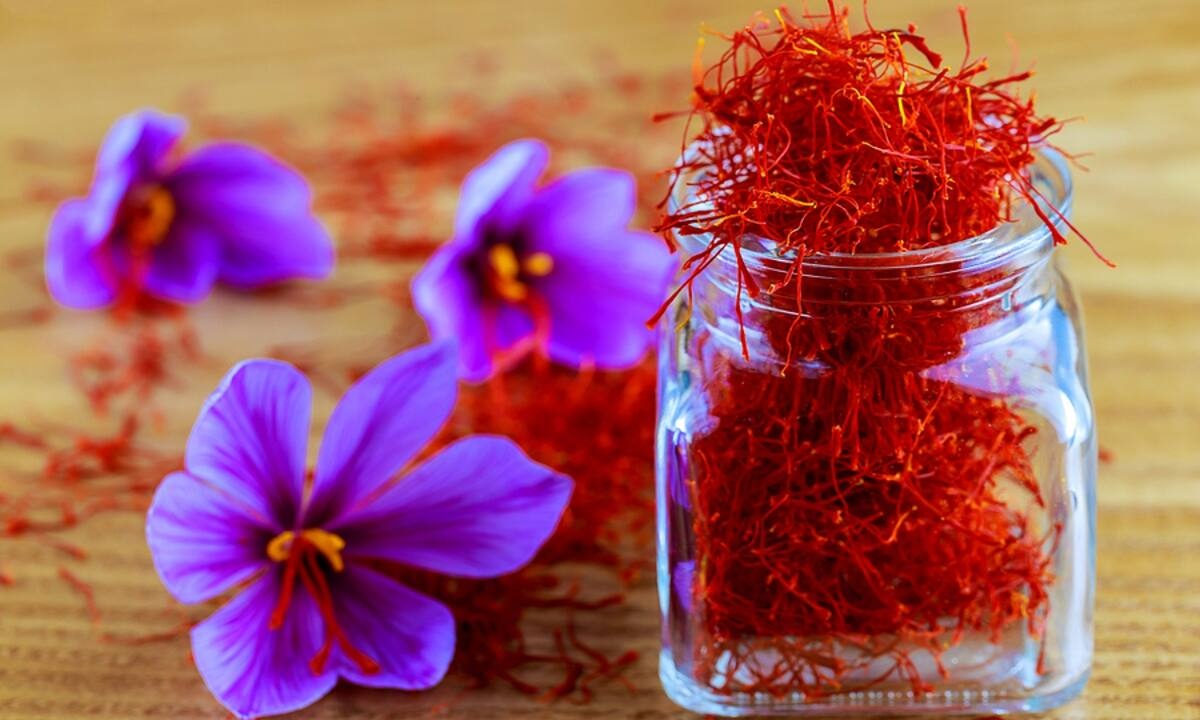 Σαφράν ή κρόκος: 12 σημαντικά οφέλη για την υγεία (βίντεο)