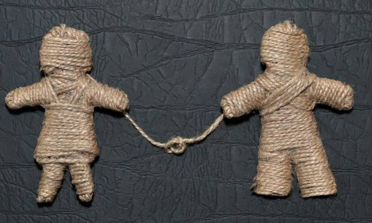 Τα 4 ζώδια που χρειάζονται τον έλεγχο από το ταίρι τους