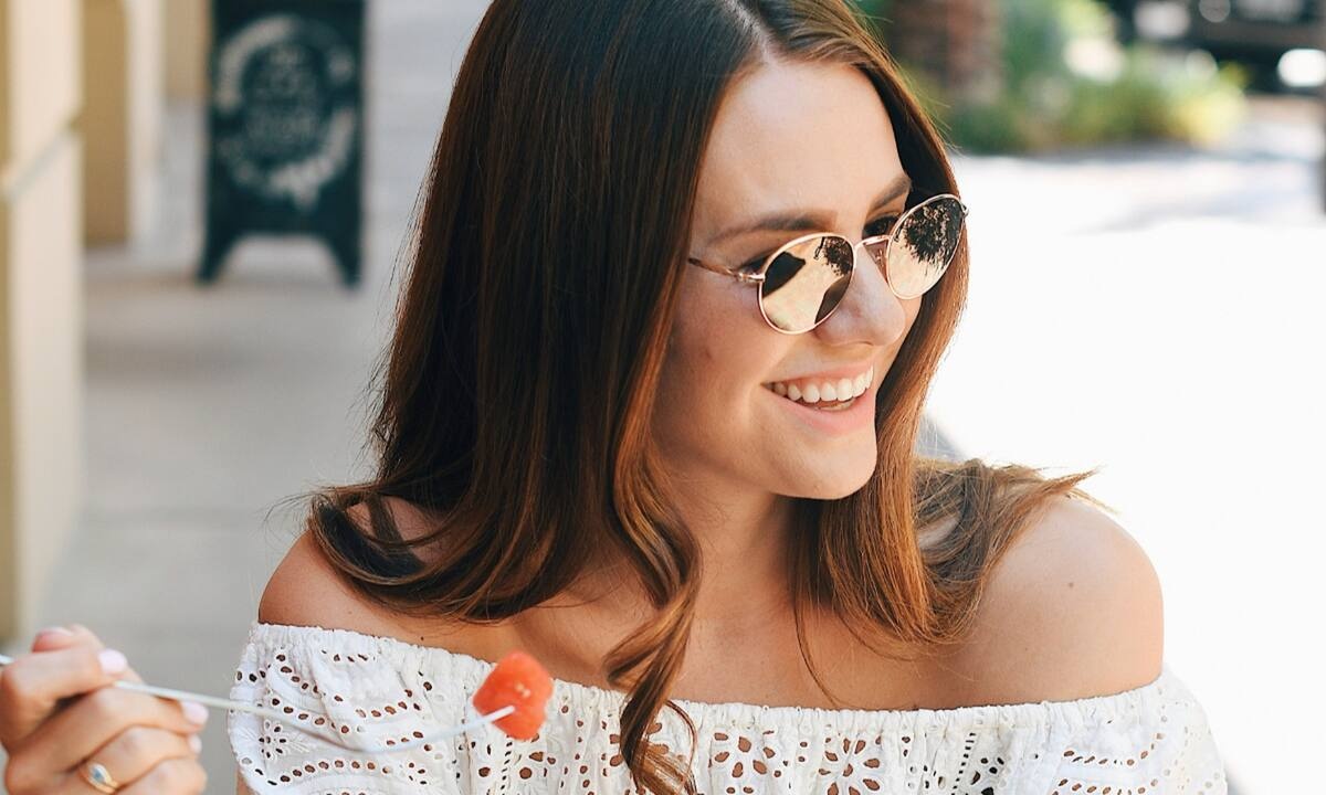 Ετοιμάζεσαι για διακοπές; 5 τροφές που θα σε «ξεφουσκώσουν» πριν βγεις στην παραλία