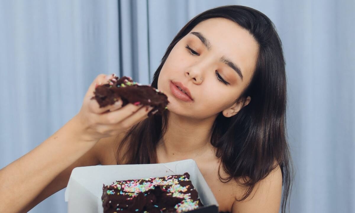 Παγκόσμια Ημέρα Σοκολάτας: 5 λόγοι να ερωτευτείς τη μαύρη σοκολάτα και να την απενοχοποιήσεις