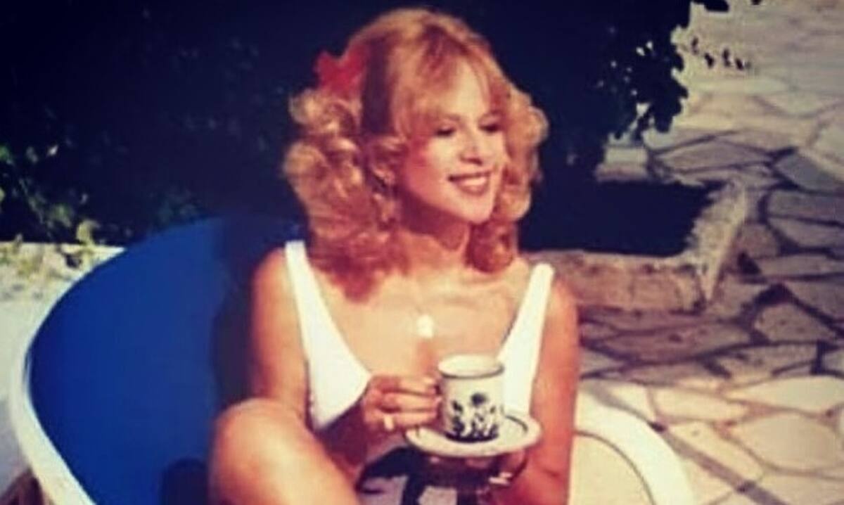 Τα απίθανα καλοκαίρια της Αλίκης Βουγιουκλάκη! Σπάνιες φωτογραφίες της με μαγιό στο Θεολόγο!