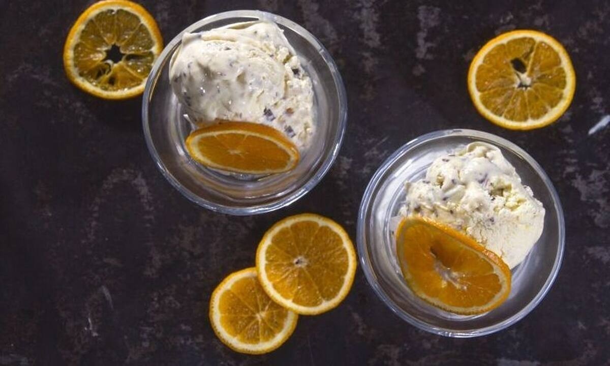 Παγωτό πορτοκάλι από τον Άκη Πετρετζίκη για μικρούς και μεγάλους