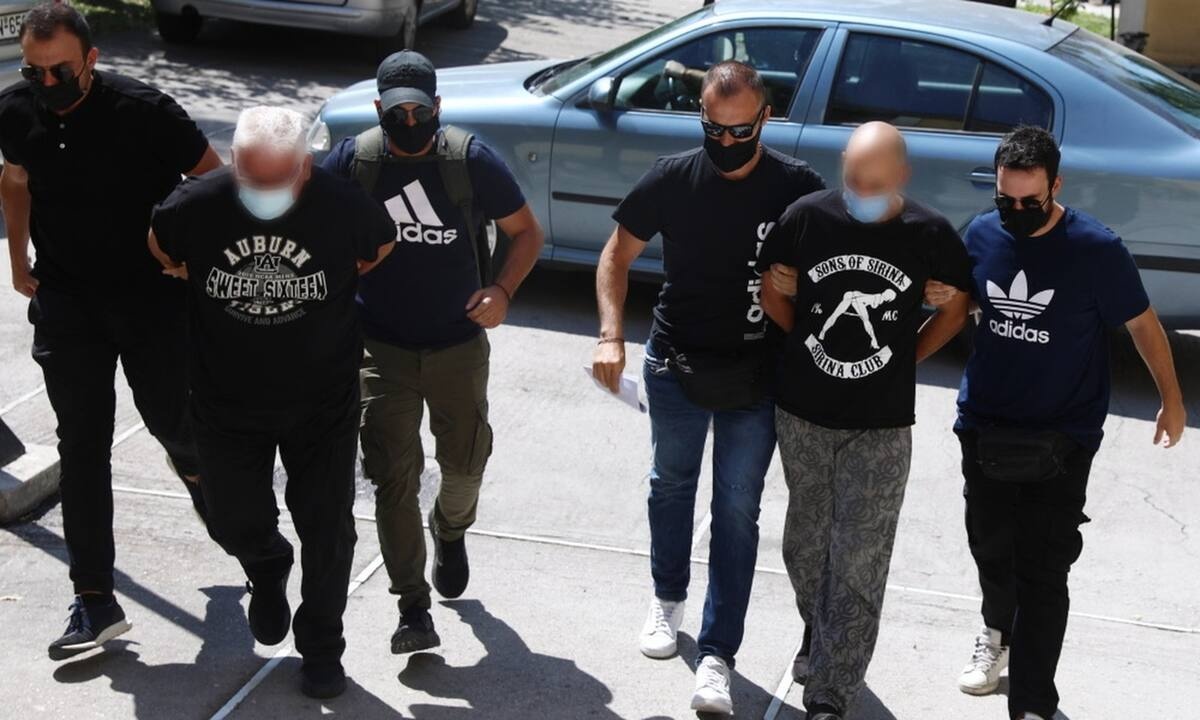 «Φυλάκισαν» και εξέδιδαν 19χρονη στην Ηλιούπολη: Τα 3 ερωτήματα της ΕΛ.ΑΣ. για την υπόθεση - σοκ