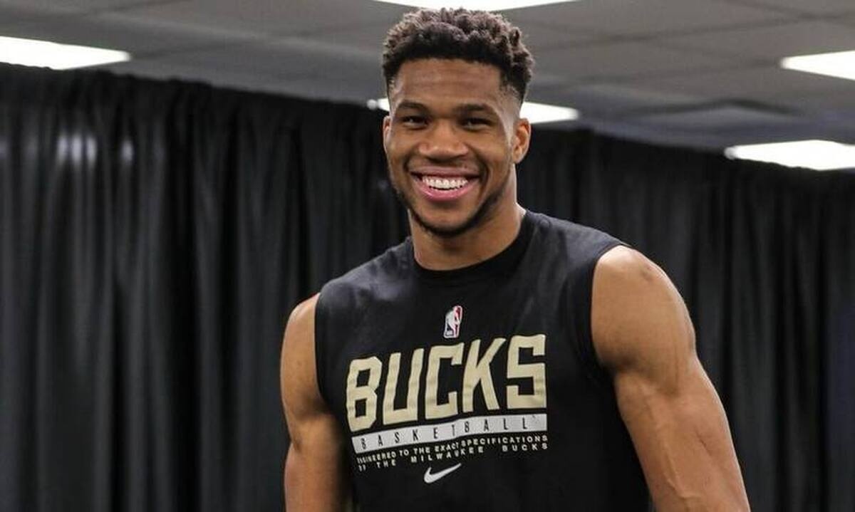 Ο Γιάννης Αντετοκούνμπο γράφει ιστορία στο ΝΒΑ