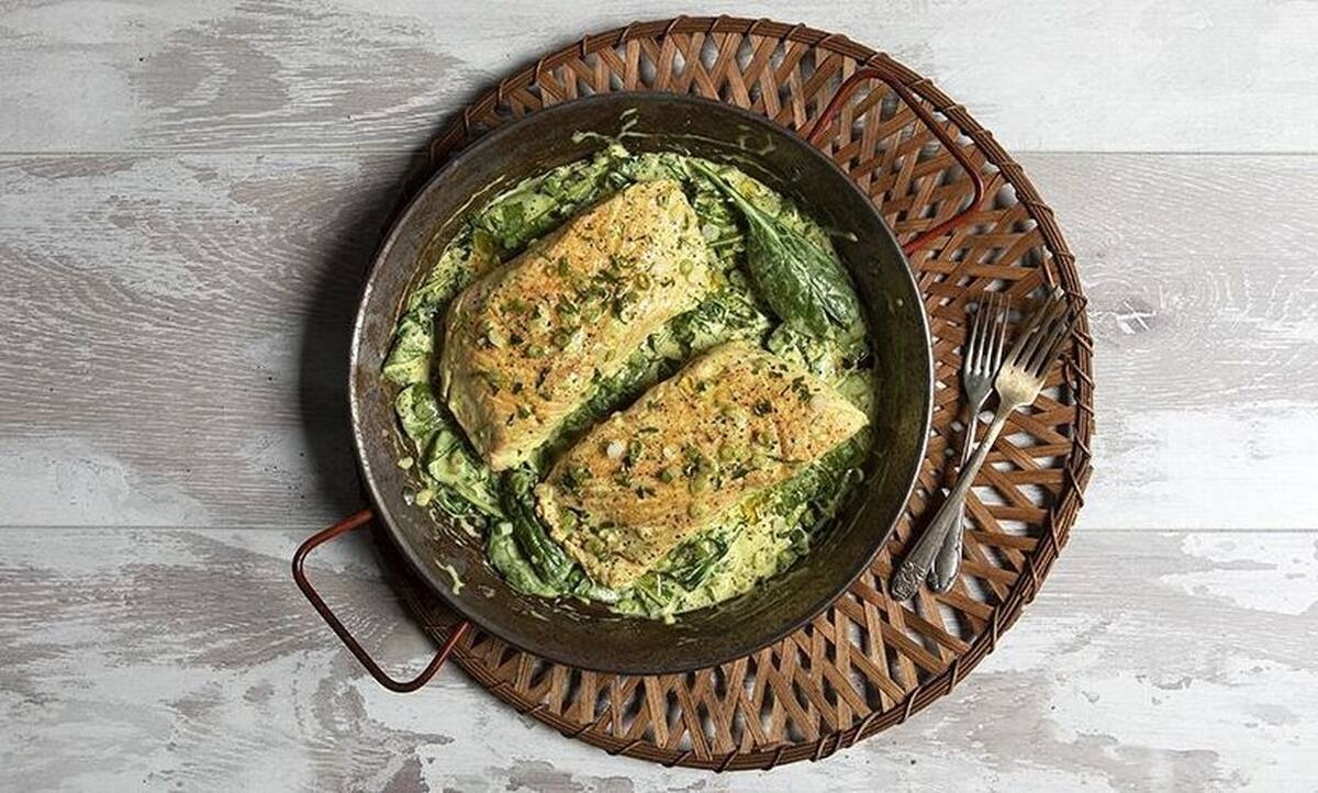 Σολομός σε σάλτσα από βούτυρο ghee από τον Άκη Πετρετζίκη