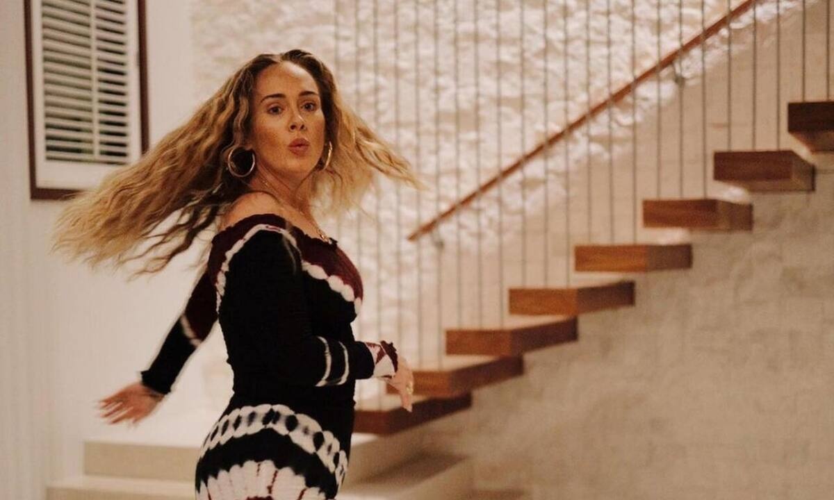 Adele: Η σπάνια εμφάνισή της εντυπωσιάζει