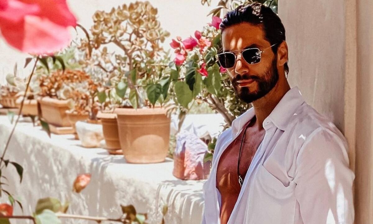 Γιώργος Καράβας: Παιχνίδια στη θάλασσα με τα δύο του παιδιά